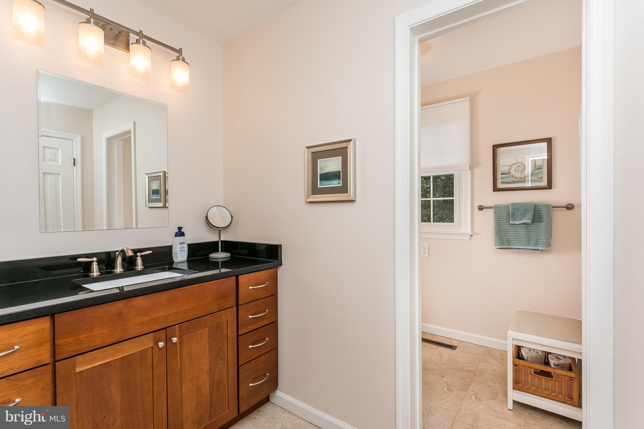 813 Ramshead Circle Cockeysville, MD 21030 - Photo 17 of 24 Bath