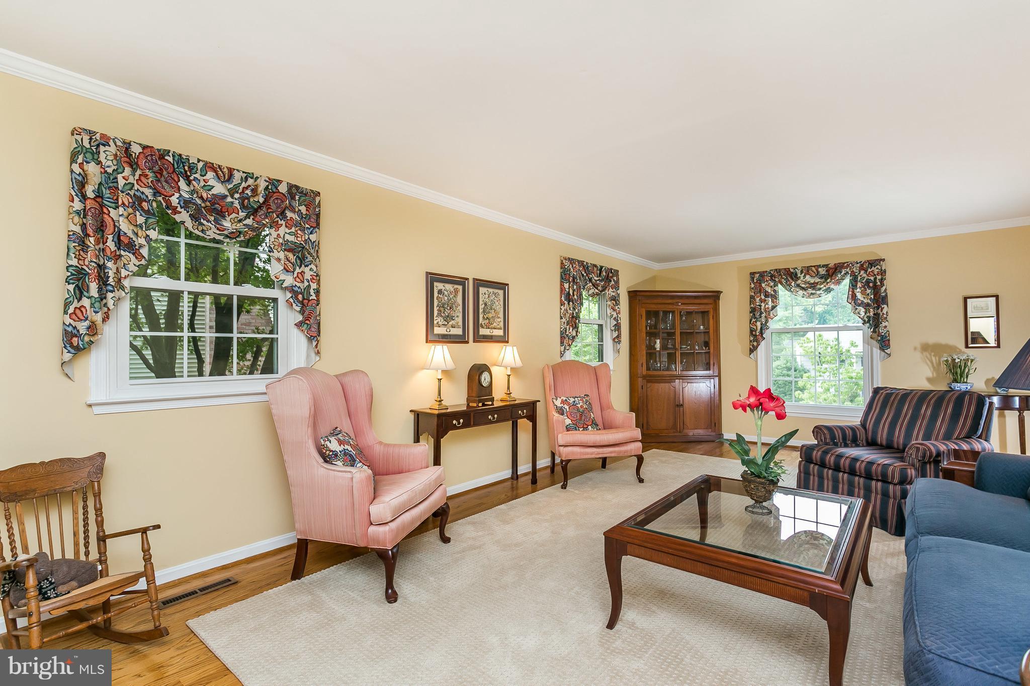 813 Ramshead Circle Cockeysville, MD 21030 - Photo 3 of 24 Living Room