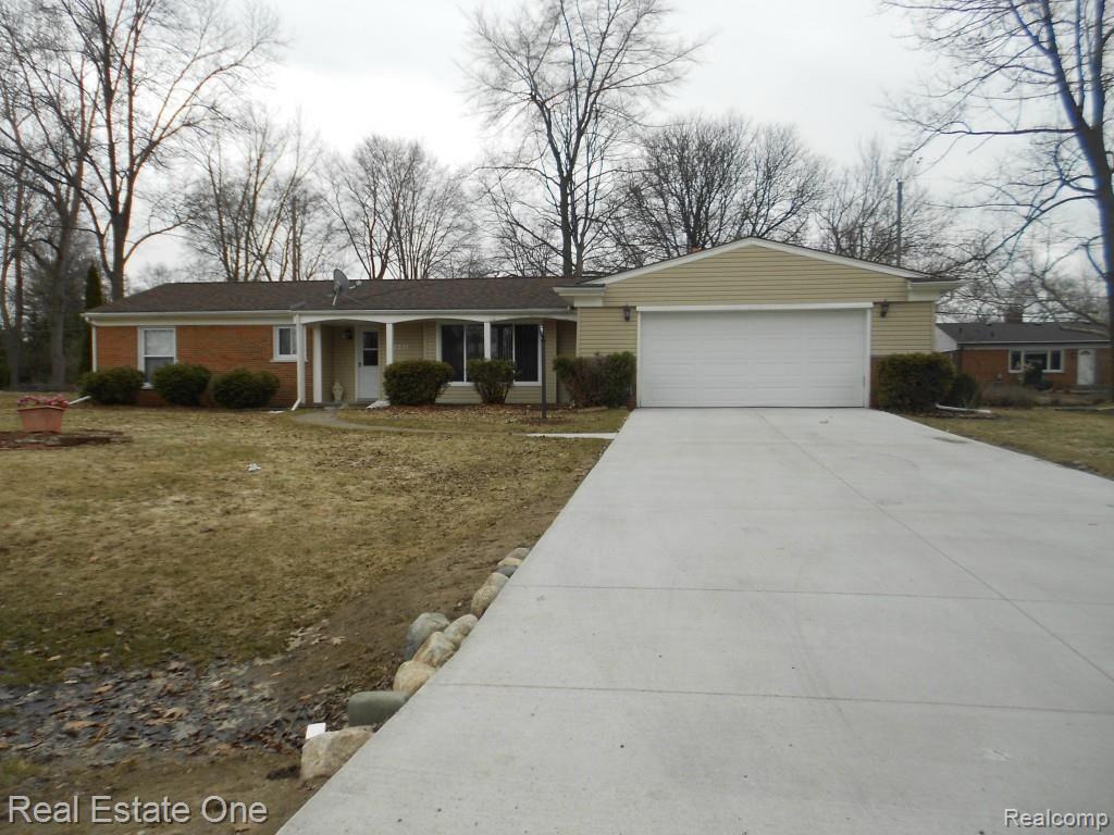 32211 Bonnet Hill Road Farmington Hills, MI 48334 - Photo 1 of 16