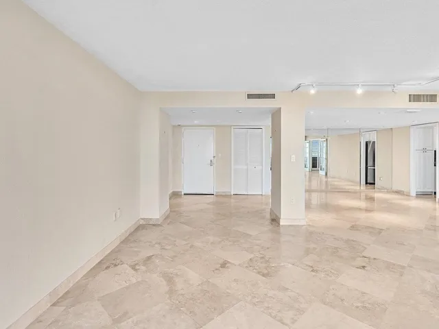 a view of a large window with an outdoor view