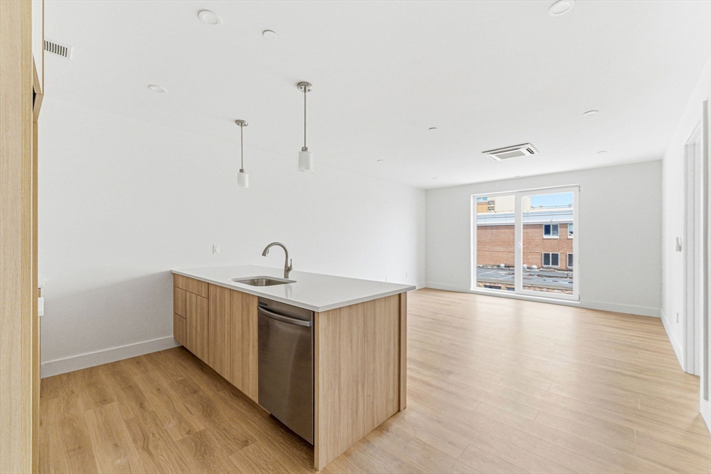 1035 Commonwealth Avenue, Unit 306 Boston, MA 02215 - Photo 4 of 17