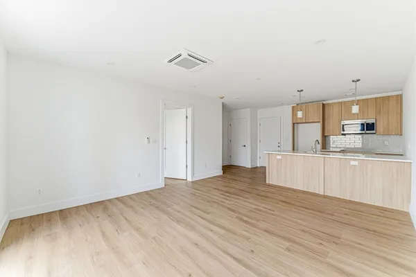 $3,485 | 1035 Commonwealth Avenue, Unit 306, Boston, MA 02215