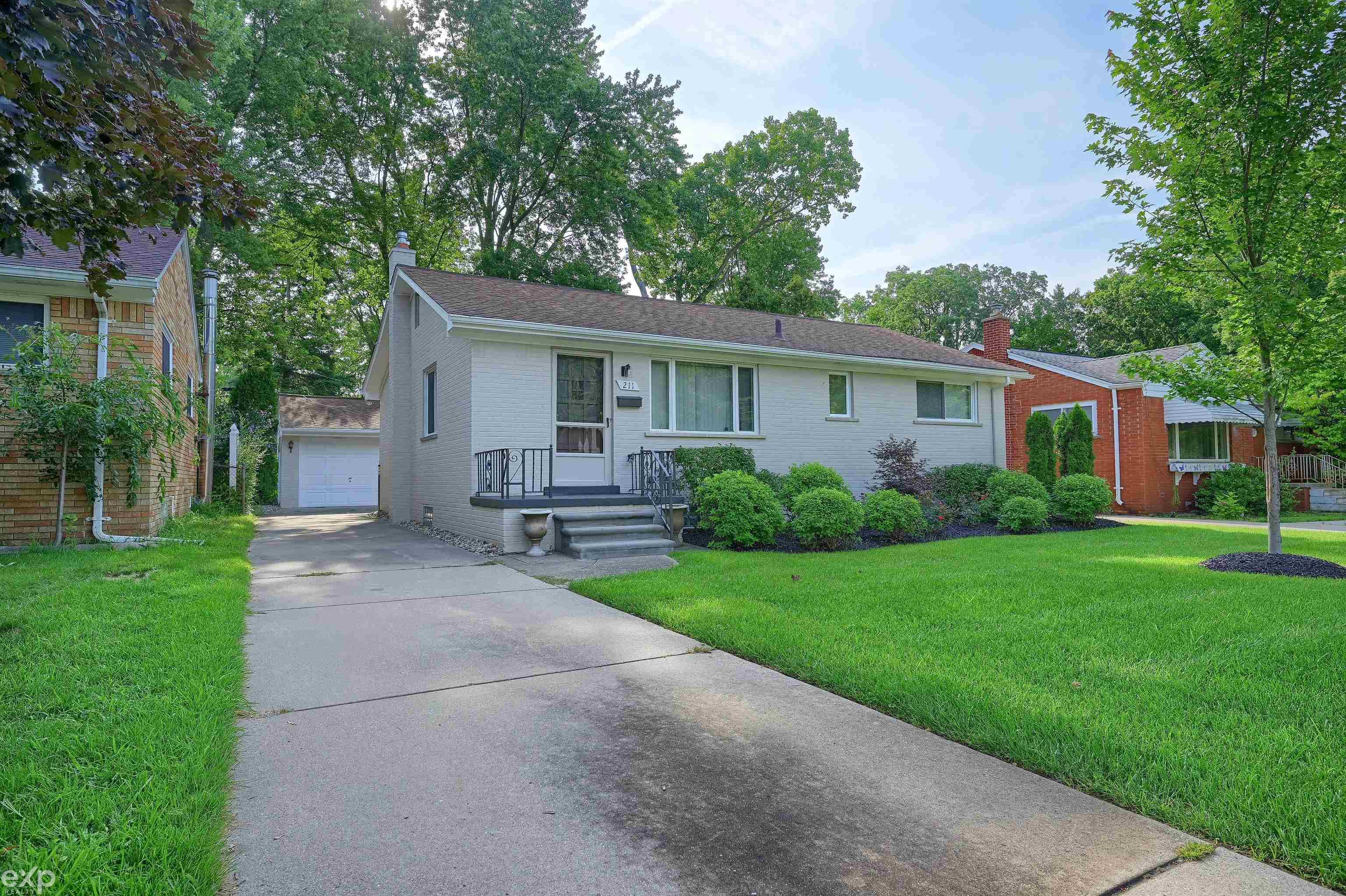 211 South Alice Avenue Rochester, MI 48307 - Photo 2 of 25