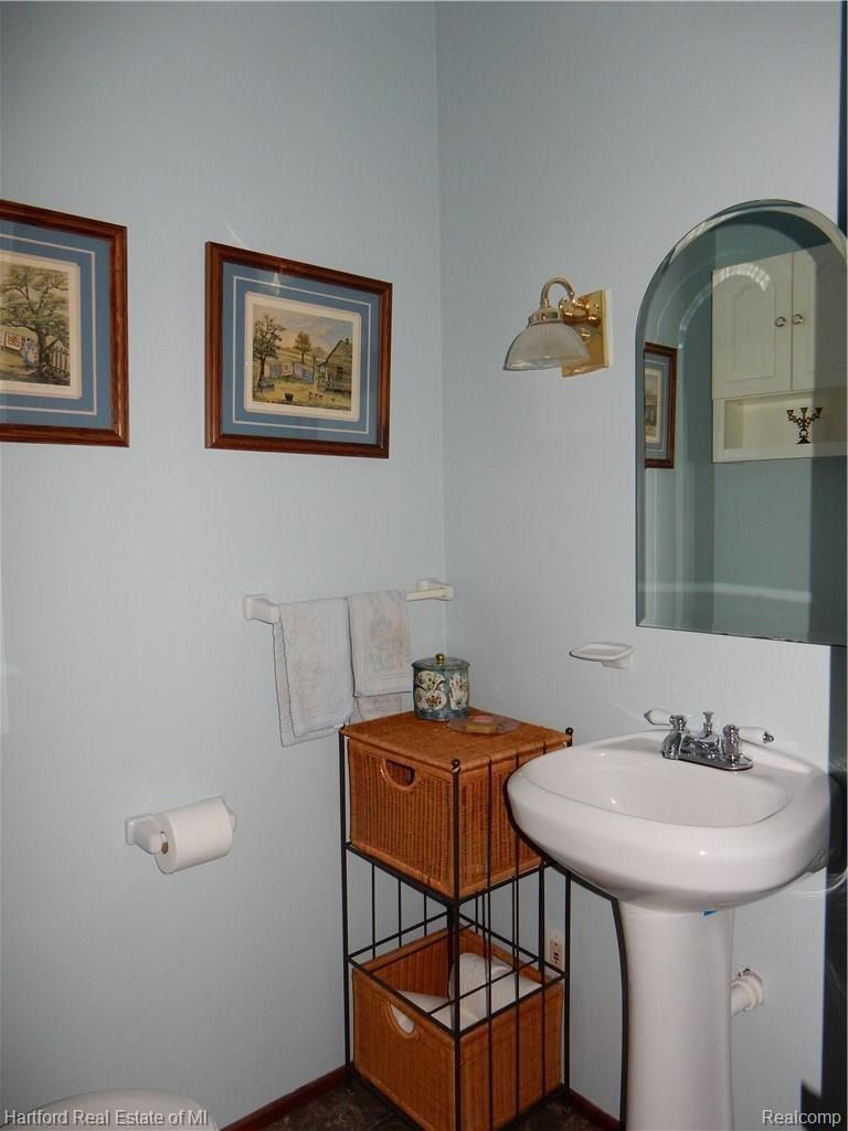 2470 Charms Road Wixom, MI 48393 - Photo 13 of 33 DSCN2136.JPG