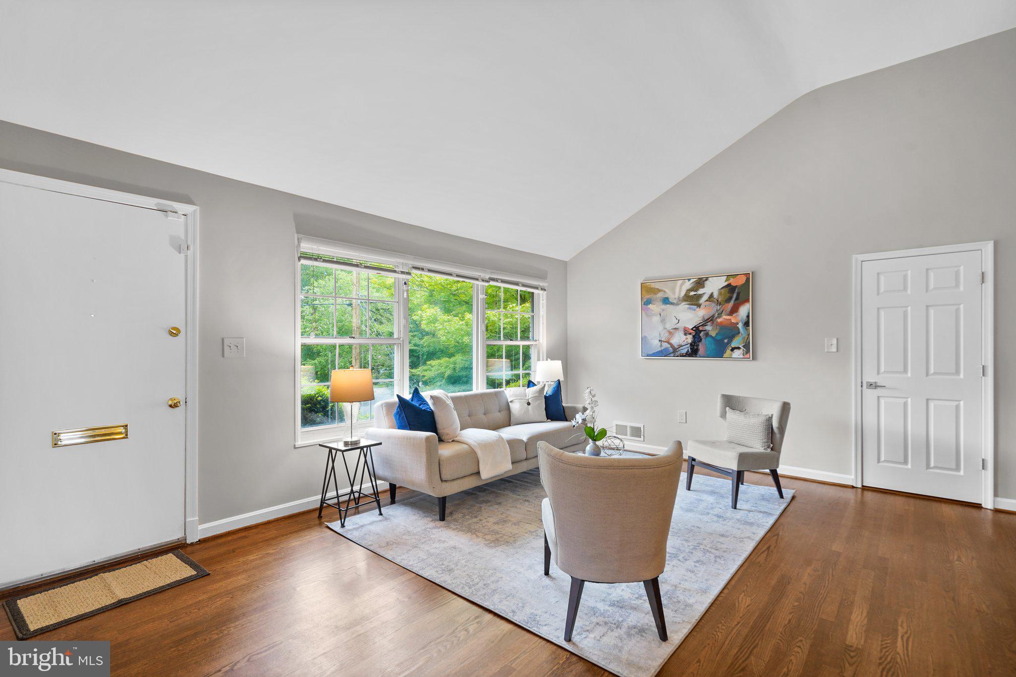 5005 Rodman Road Bethesda, MD 20816 - Photo 5 of 48 Fabulous natural light