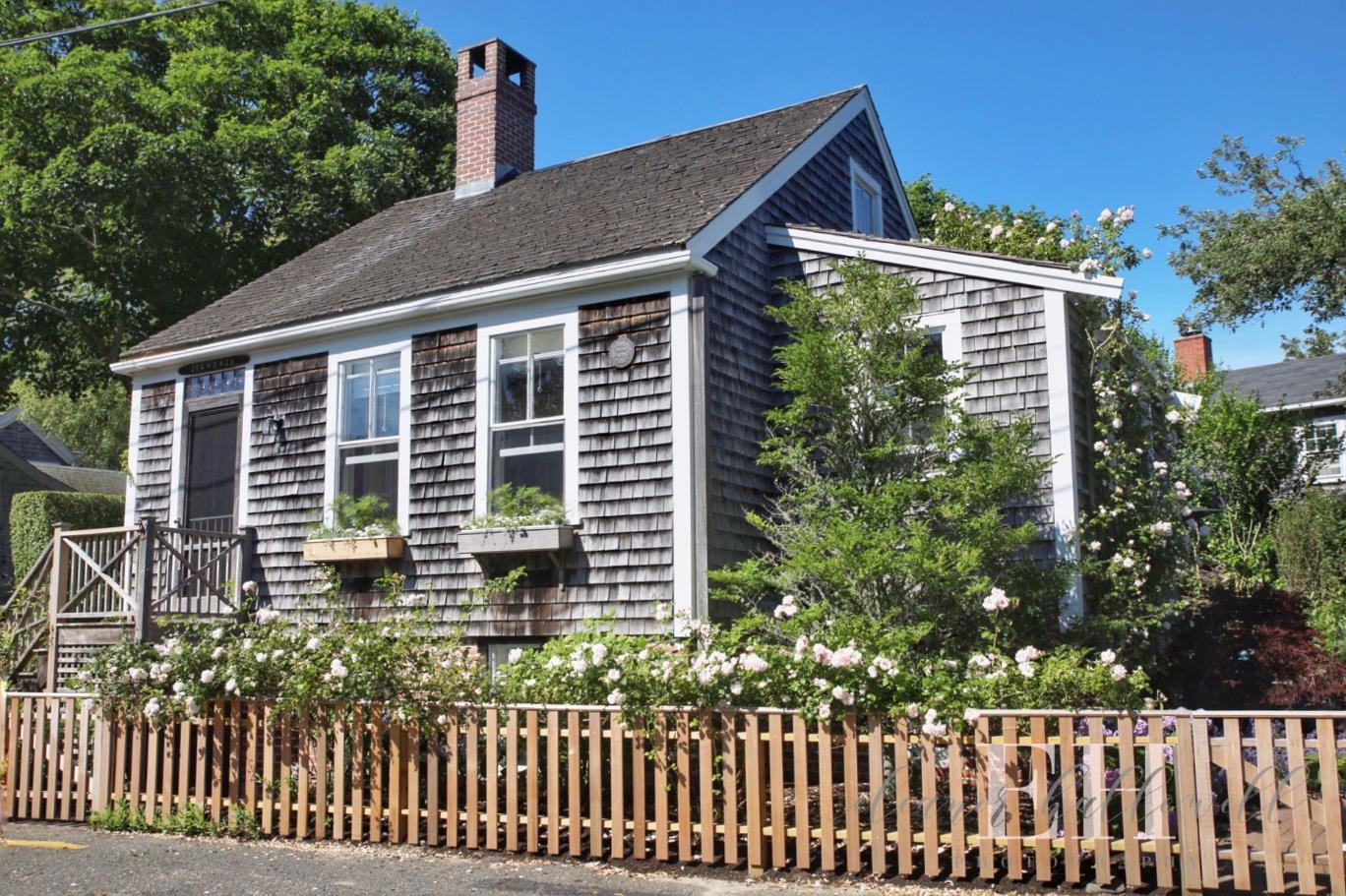 40 Pine Street Nantucket, MA 02554 - Photo 1 of 34