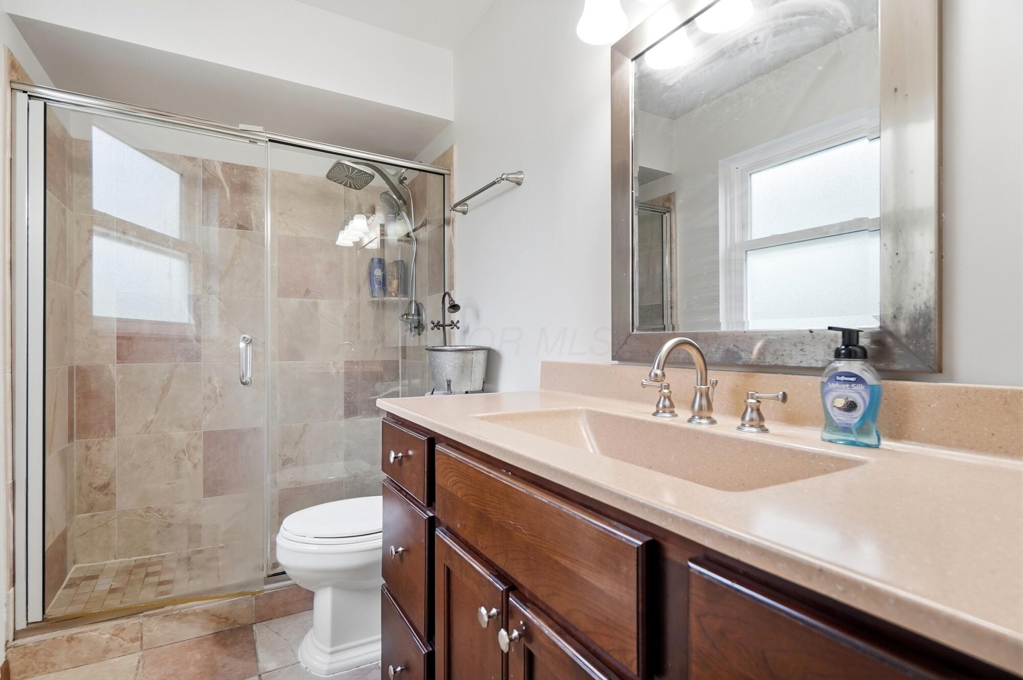 1381 Zollinger Road Columbus, OH 43221 - Photo 24 of 68 032