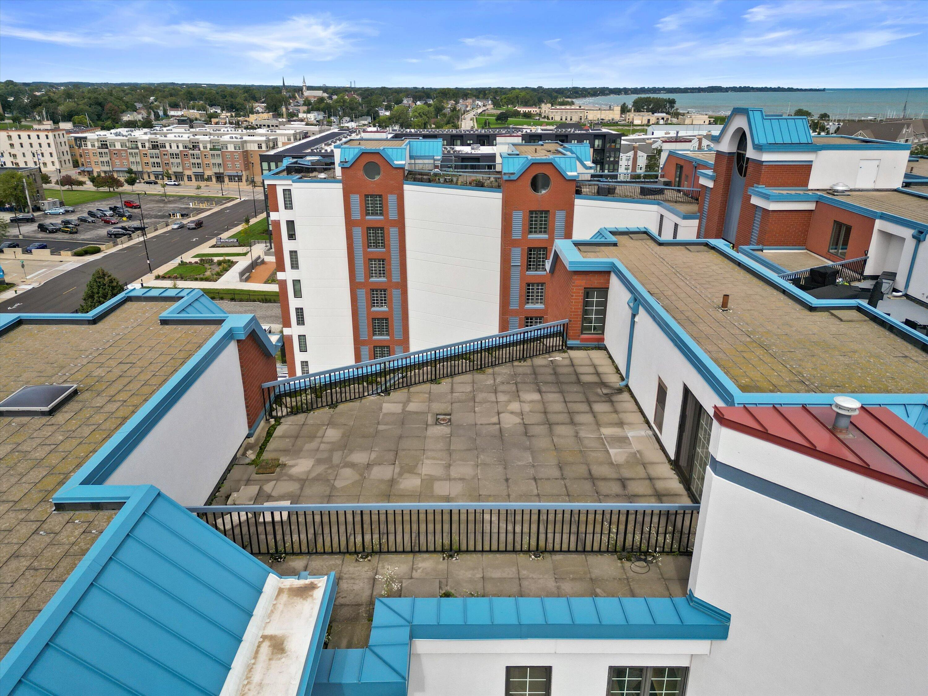 333 Lake Avenue, Unit 807 Racine, WI 53403 - Photo 54 of 57 25-DJI_0043_1