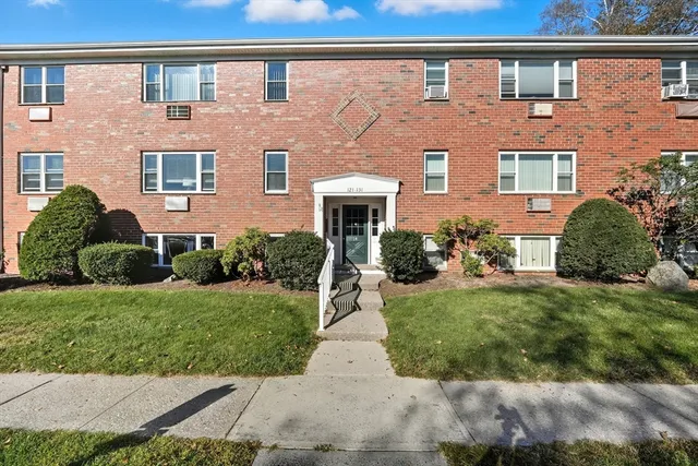 $175,000 | 124 Regency Park Drive, Unit 124, Agawam, MA 01001