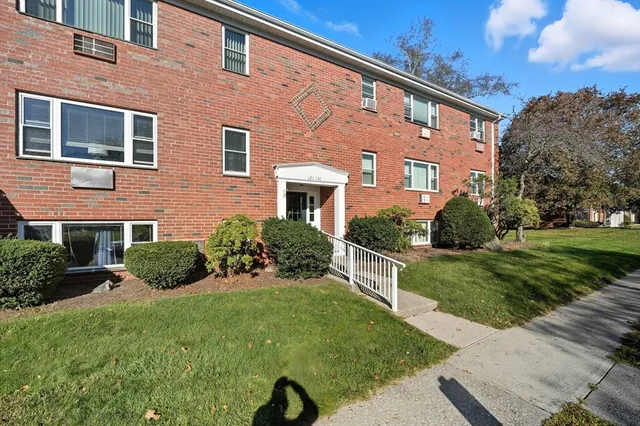 $175,000 | 124 Regency Park Drive, Unit 124, Agawam, MA 01001