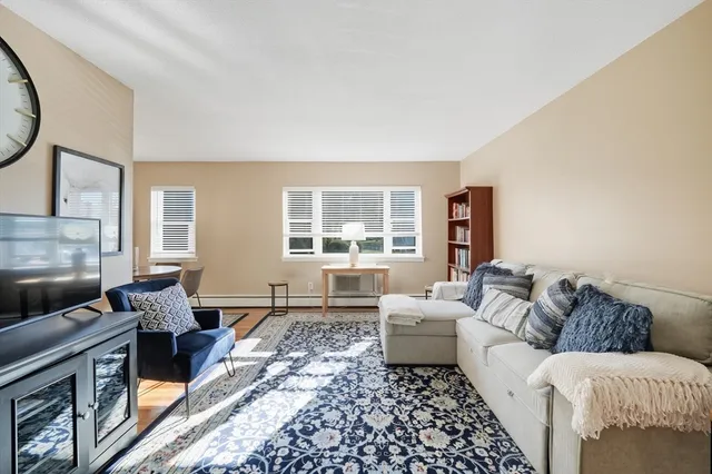 $175,000 | 124 Regency Park Drive, Unit 124, Agawam, MA 01001