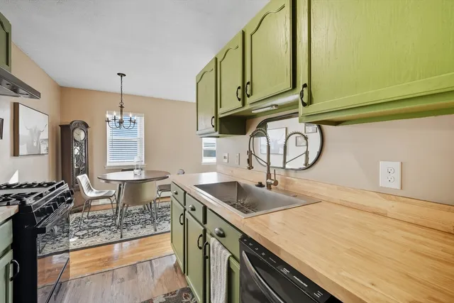 $175,000 | 124 Regency Park Drive, Unit 124, Agawam, MA 01001