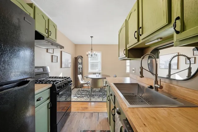 $175,000 | 124 Regency Park Drive, Unit 124, Agawam, MA 01001