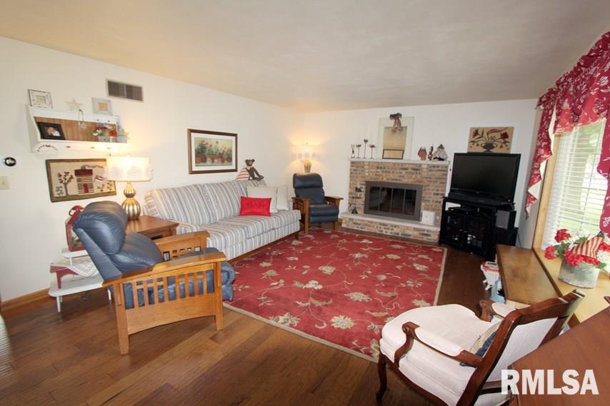 705 Devonshire Road Washington, IL 61571 - Photo 2 of 21 Gallery Image 2