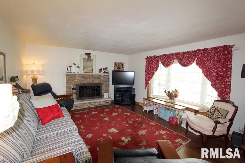 705 Devonshire Road Washington, IL 61571 - Photo 3 of 21 Gallery Image 3