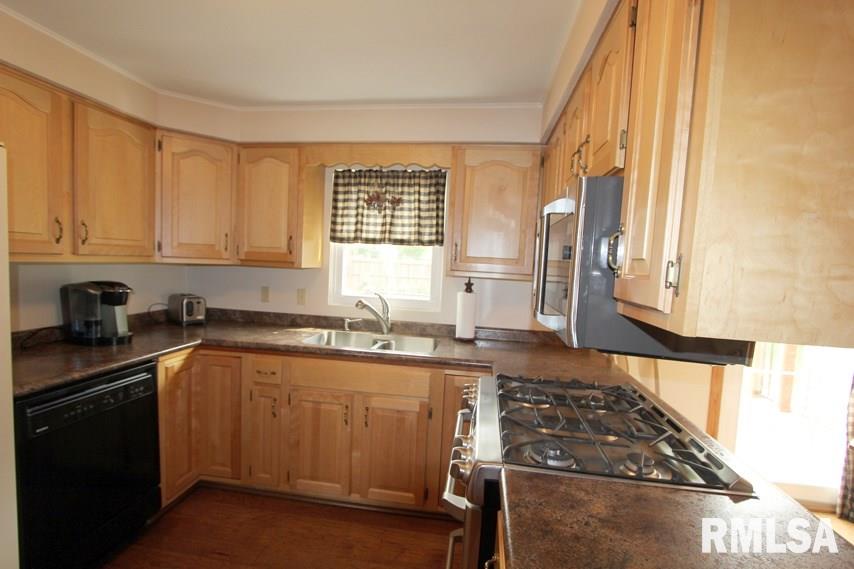 705 Devonshire Road Washington, IL 61571 - Photo 4 of 21 Gallery Image 4
