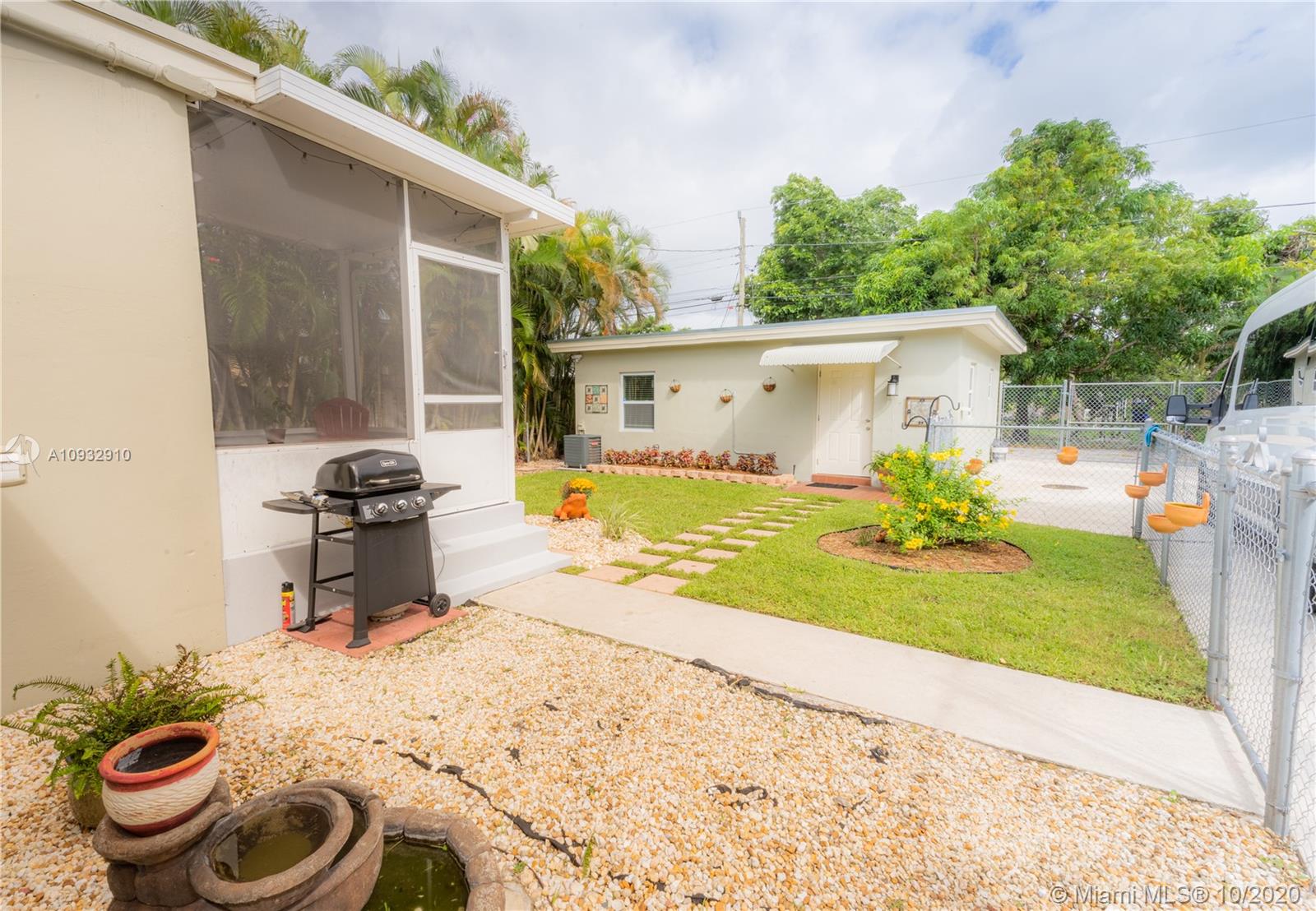 2641 Funston Street Hollywood, FL 33020 - Photo 23 of 40