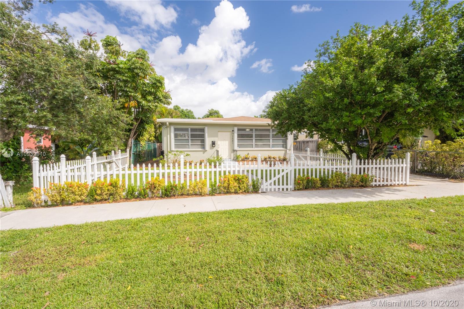 2641 Funston Street Hollywood, FL 33020 - Photo 39 of 40