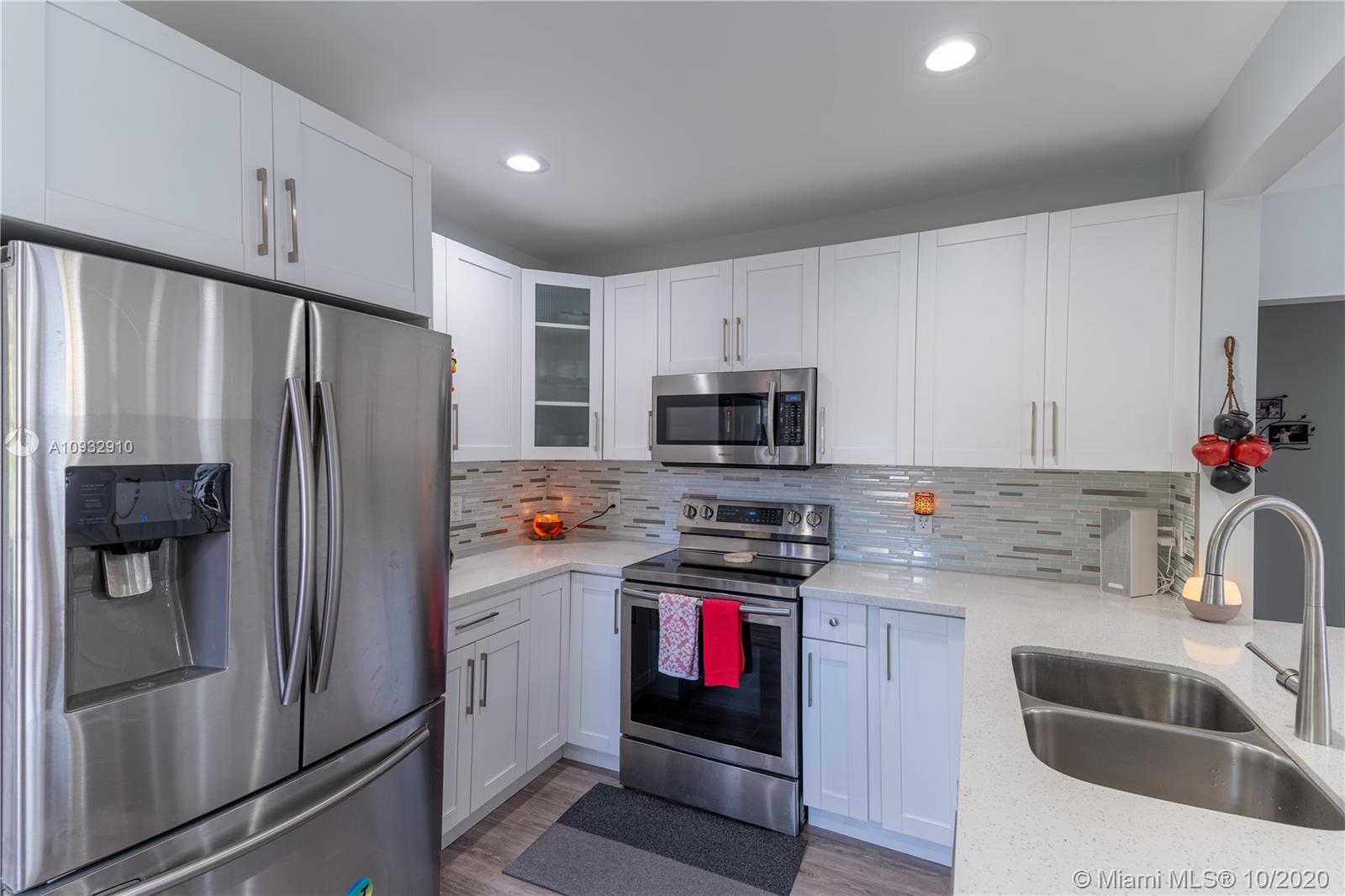 2641 Funston Street Hollywood, FL 33020 - Photo 7 of 40