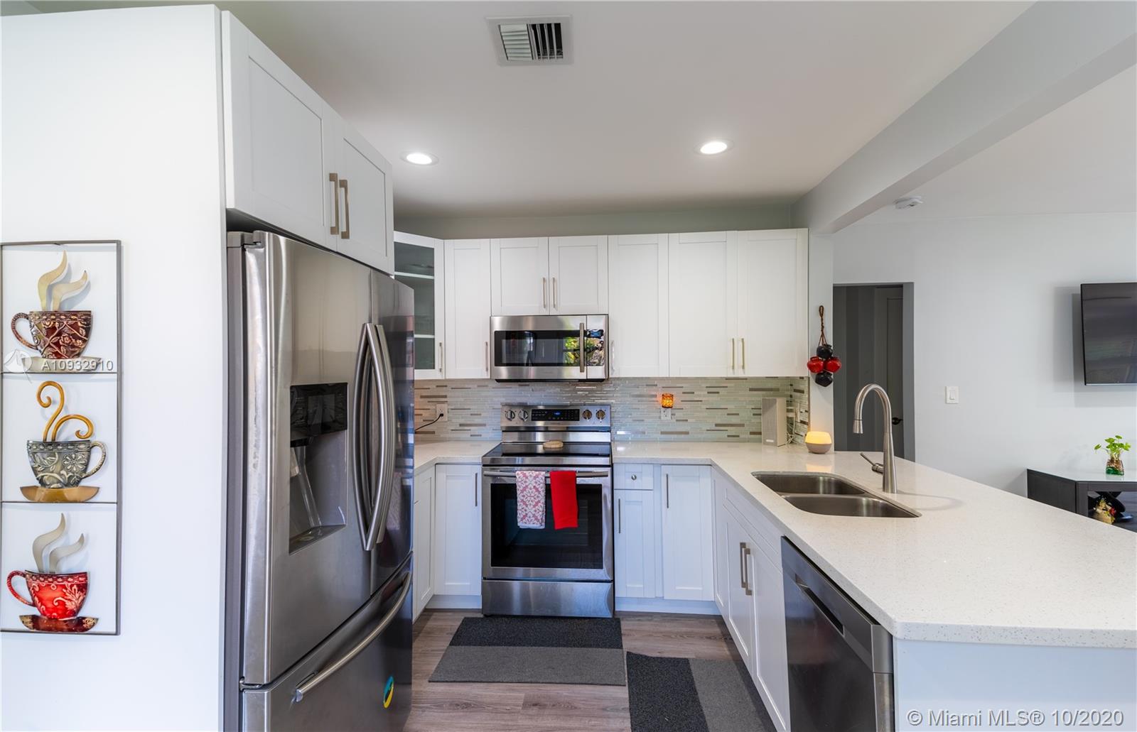 2641 Funston Street Hollywood, FL 33020 - Photo 8 of 40