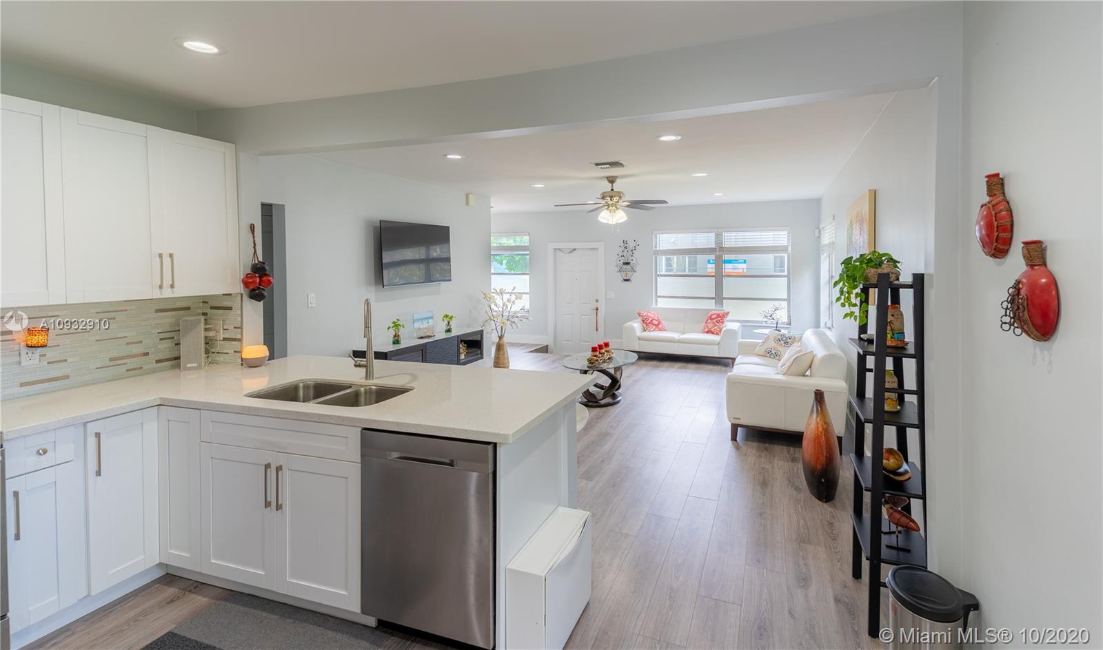 2641 Funston Street Hollywood, FL 33020 - Photo 9 of 40