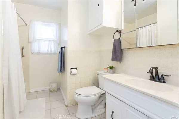 $819,900 | 18715 Valerio Street, Reseda, CA 91335