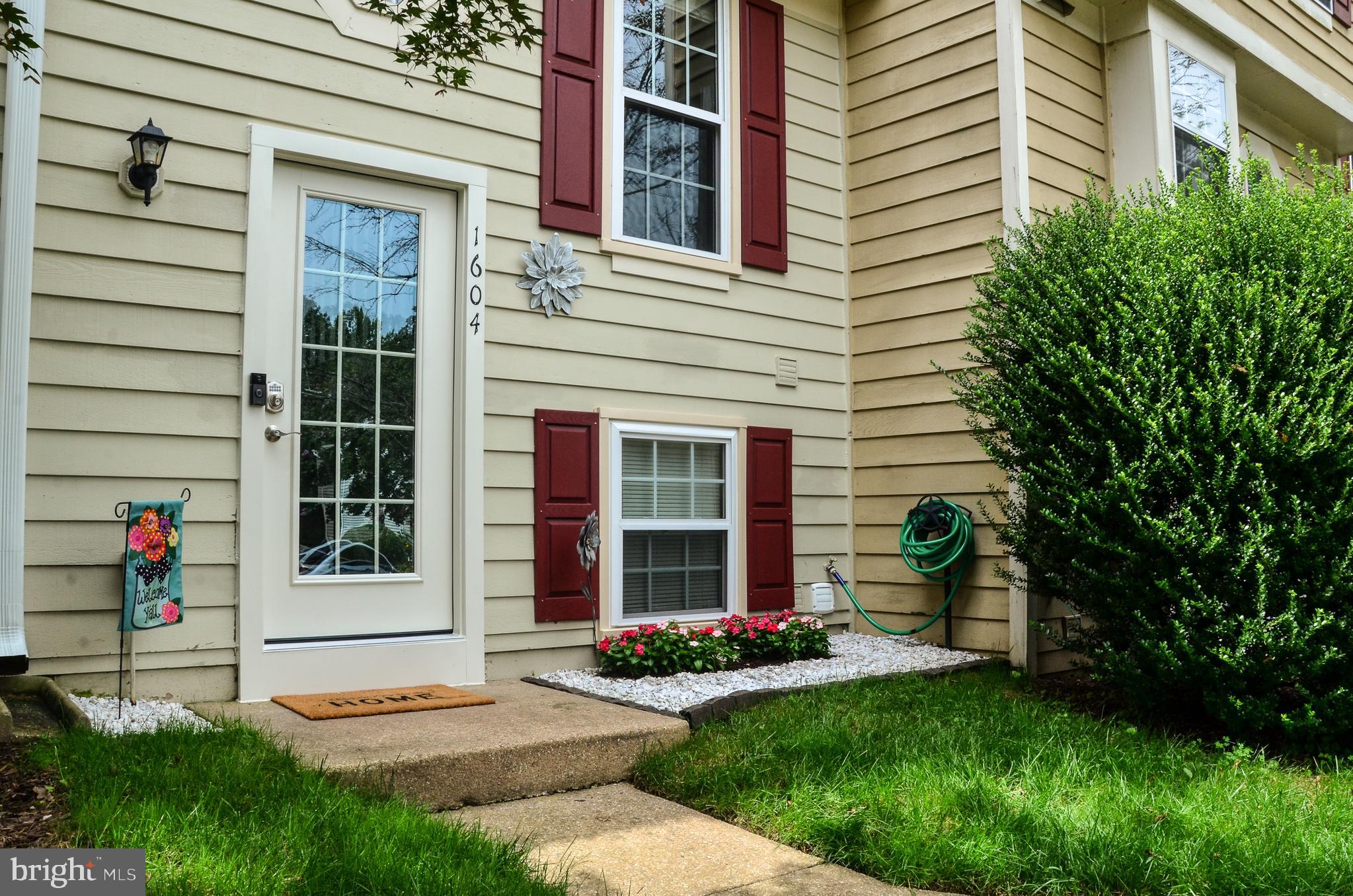1604 Fieldthorn Drive Reston, VA 20194 - Photo 2 of 24 Lovely entry