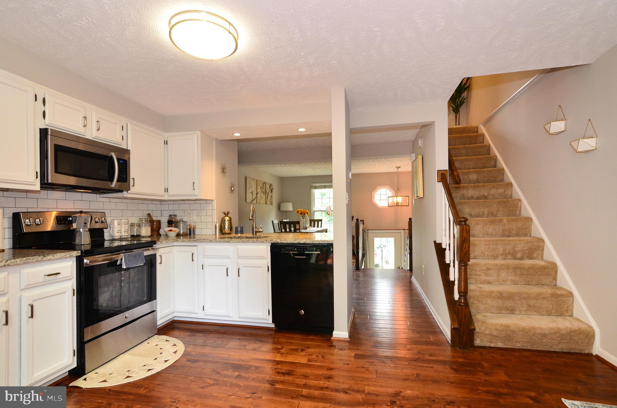 1604 Fieldthorn Drive Reston, VA 20194 - Photo 11 of 24 Spacious, open and airy kitchen
