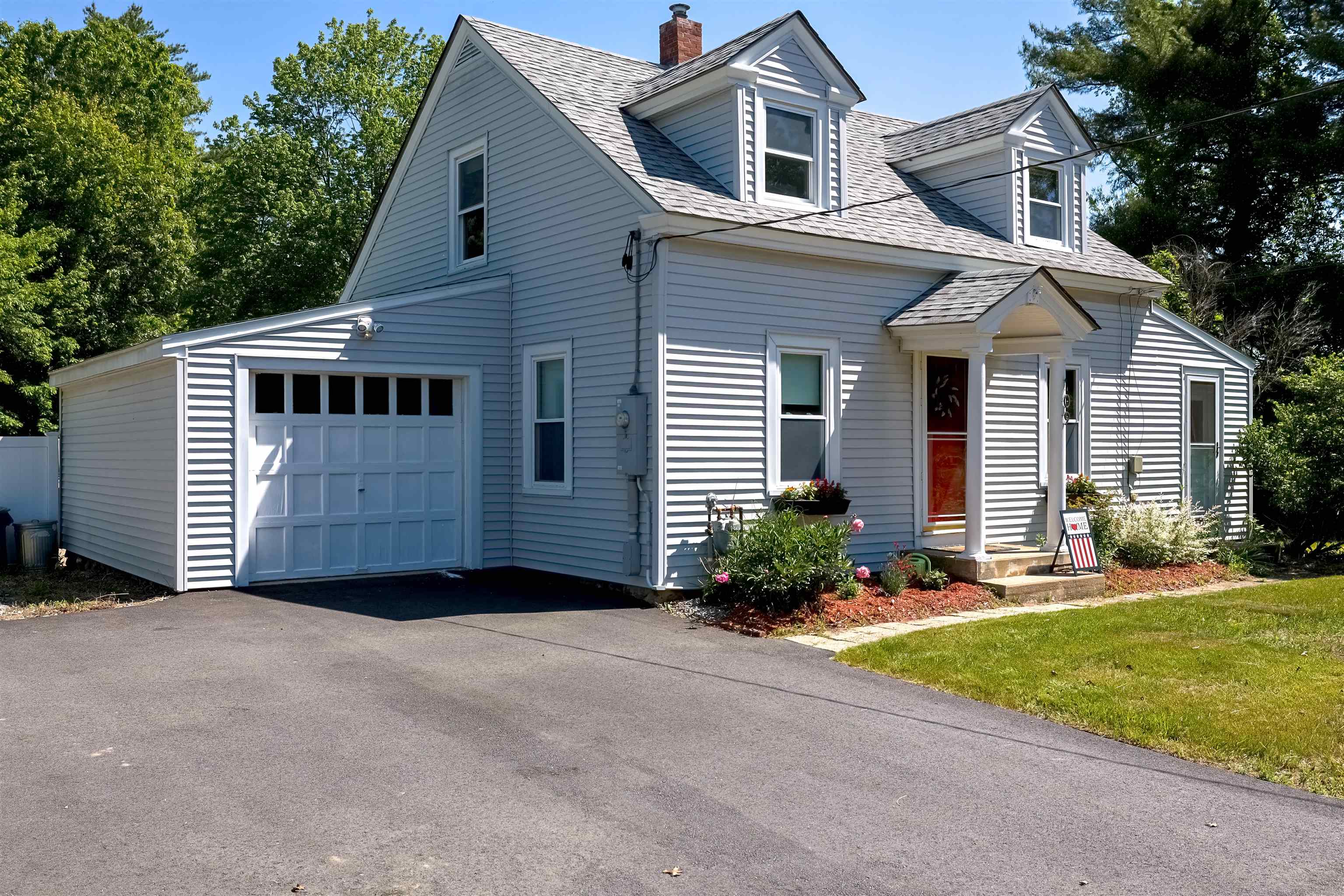 109 Baboosic Lake Road Merrimack, NH 03054 - Photo 2 of 39