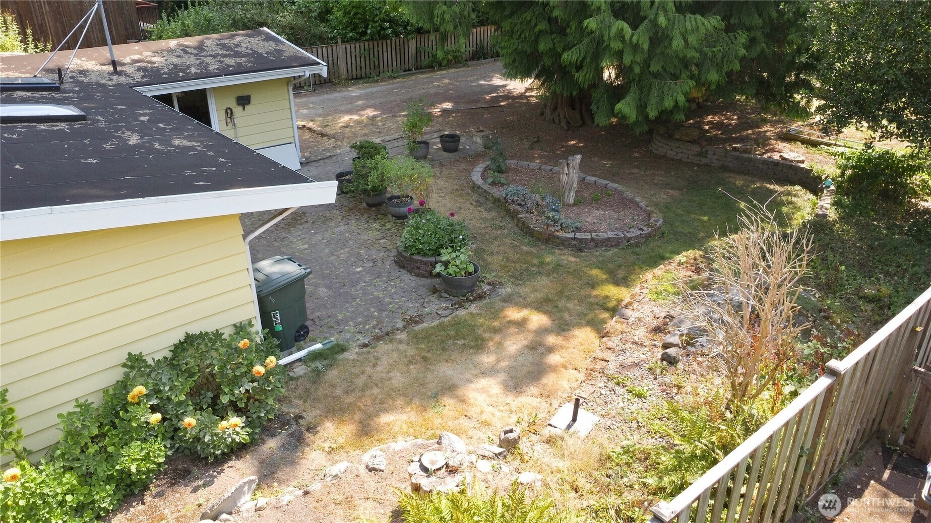 8232 184th Street Southwest Edmonds, WA 98026 - Photo 9 of 40 Gallery Image 9