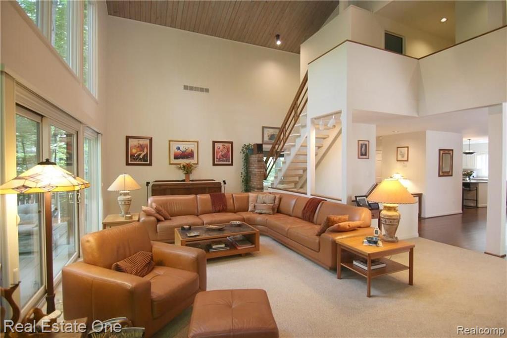 28053 Inkster Road Farmington Hills, MI 48334 - Photo 12 of 46