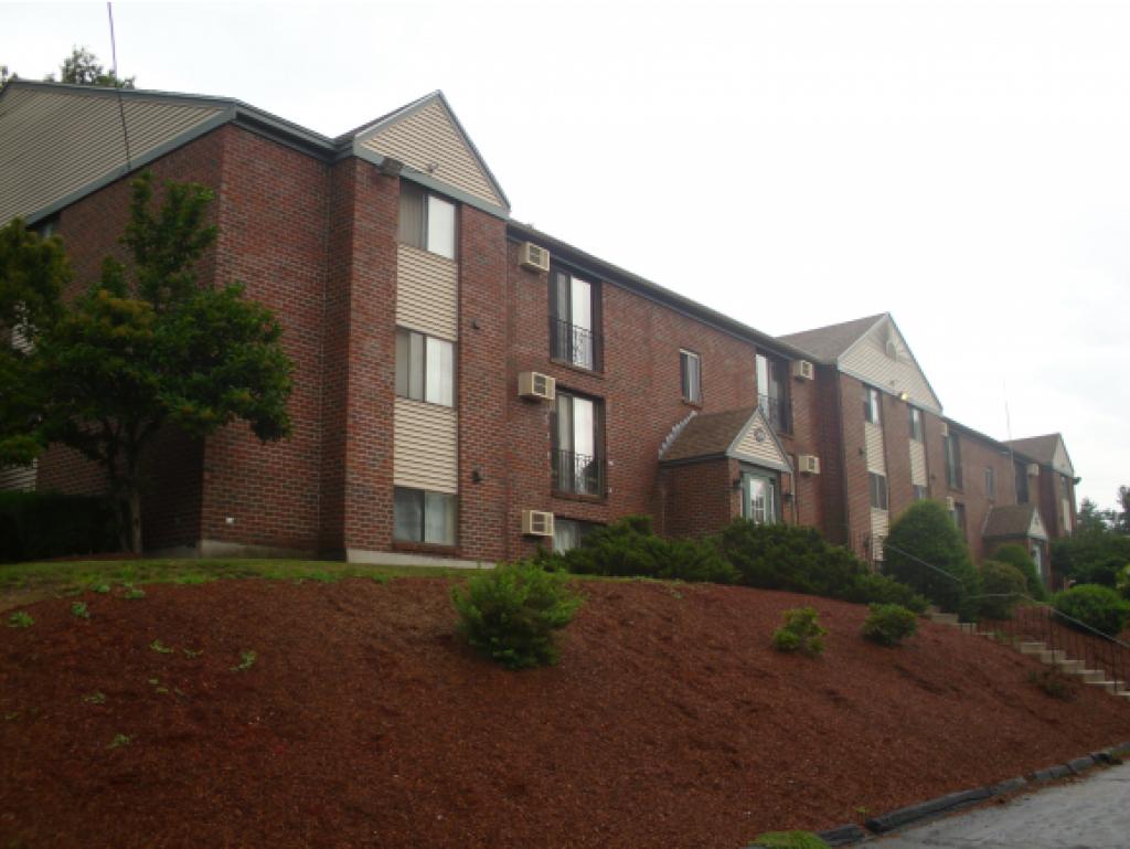 111 English Village Road, Unit 303 Manchester, NH 03102 - Photo 13 of 14