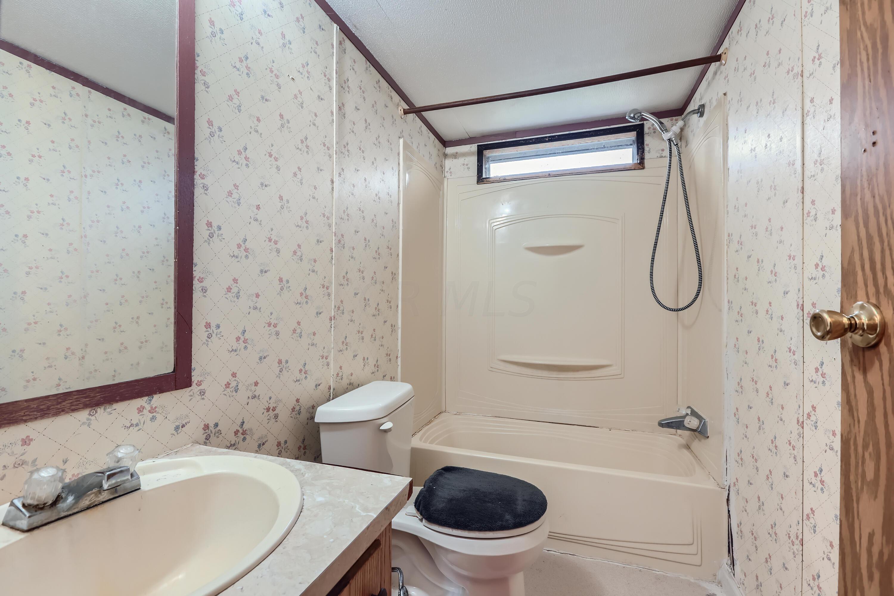 8565 Smith-Calhoun Road, Unit 217 Plain City, OH 43064 - Photo 7 of 11 14 Bathroom