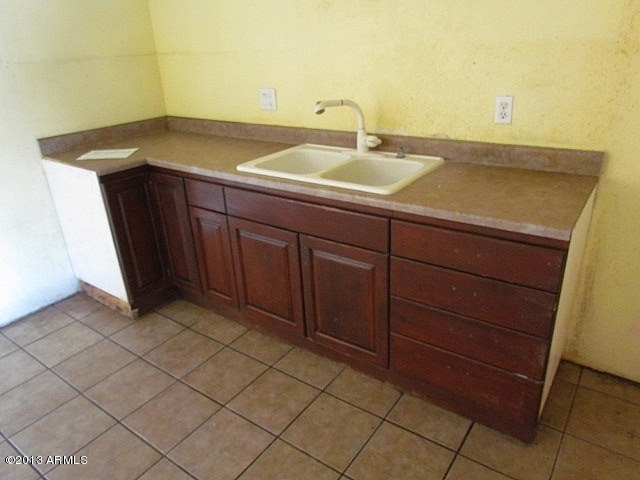 5636 West Coronado Road Phoenix, AZ 85035 - Photo 17 of 44 023-309529 - kitchen cabinets