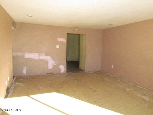 5636 West Coronado Road Phoenix, AZ 85035 - Photo 10 of 44 023-309529 - living room