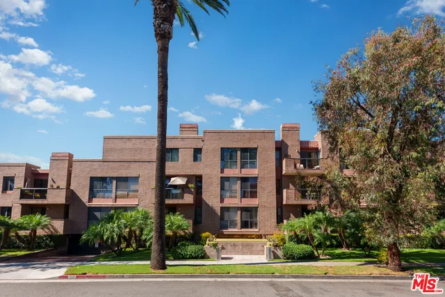$1,185,000 | 235 South Tower Drive, Unit 305, Beverly Hills, CA 90211