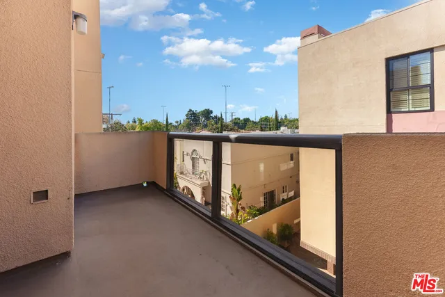 $1,185,000 | 235 South Tower Drive, Unit 305, Beverly Hills, CA 90211