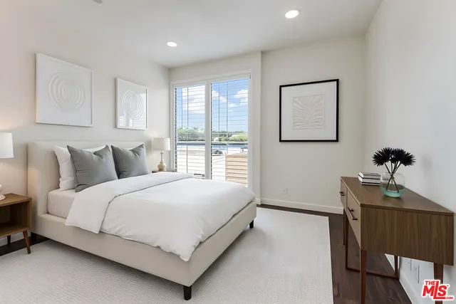 $1,185,000 | 235 South Tower Drive, Unit 305, Beverly Hills, CA 90211