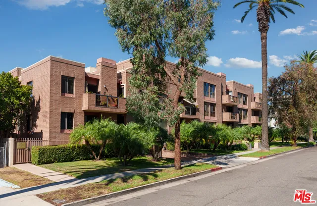 $1,185,000 | 235 South Tower Drive, Unit 305, Beverly Hills, CA 90211