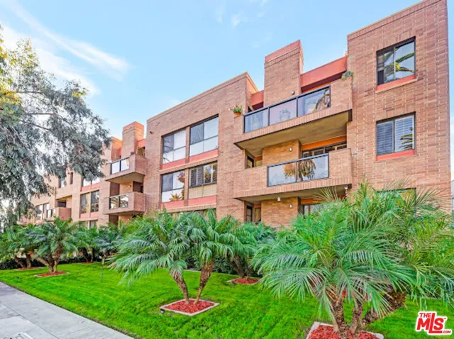 $1,185,000 | 235 South Tower Drive, Unit 305, Beverly Hills, CA 90211