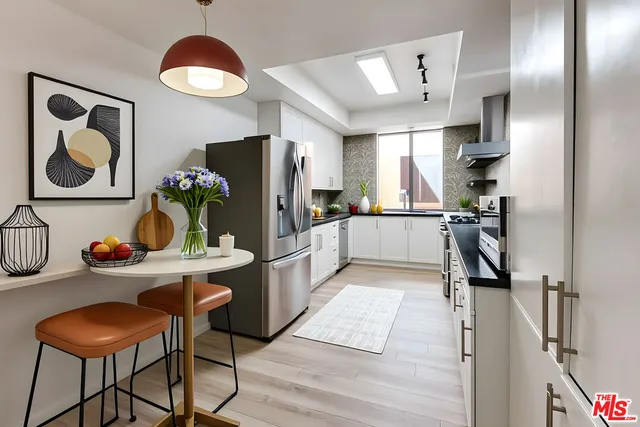 $1,185,000 | 235 South Tower Drive, Unit 305, Beverly Hills, CA 90211