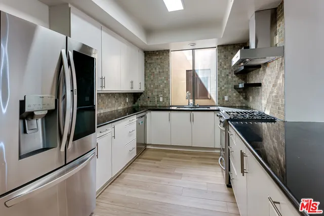 $1,185,000 | 235 South Tower Drive, Unit 305, Beverly Hills, CA 90211