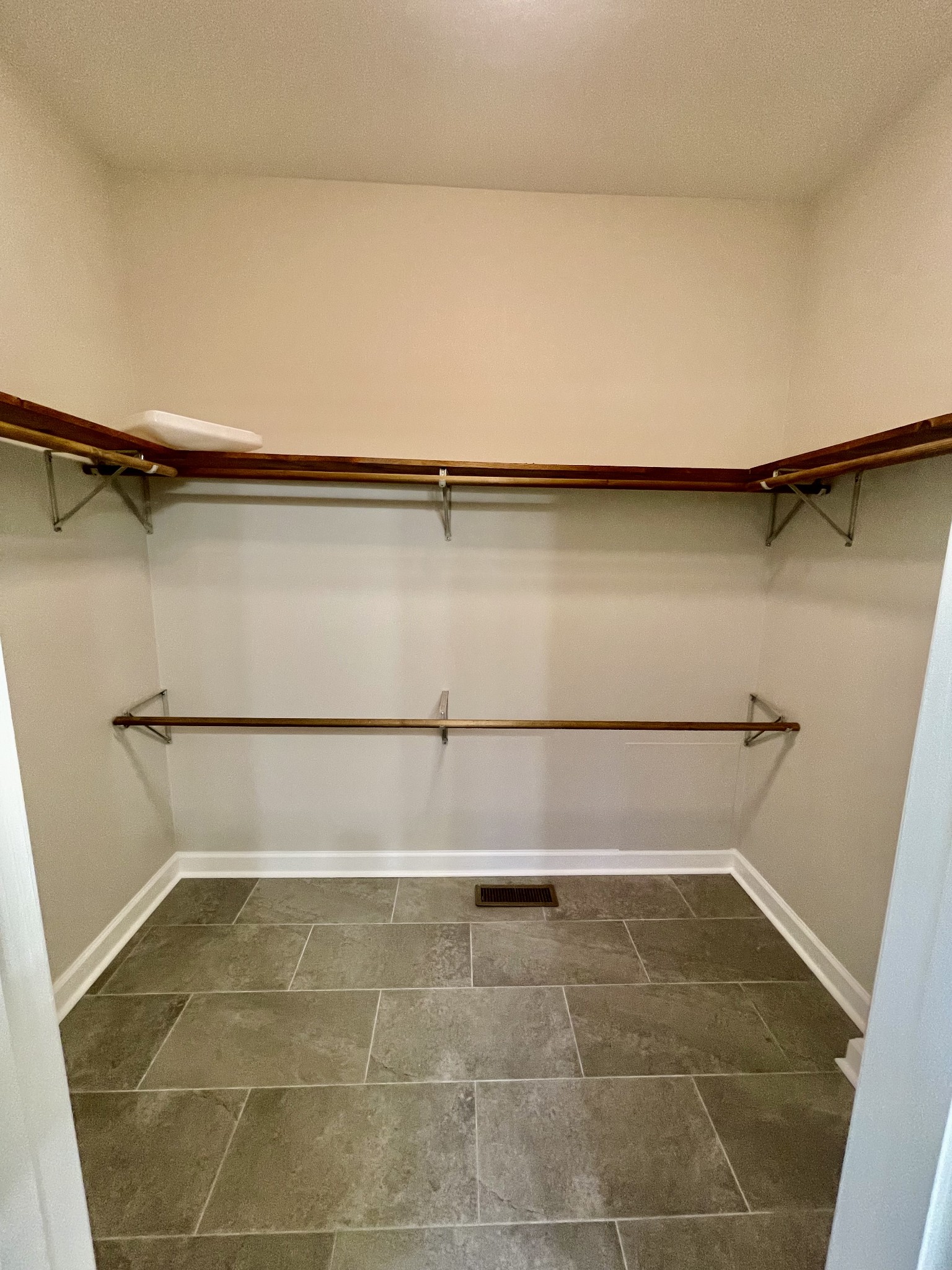 40 Harding Road Leoma, TN 38468 - Photo 19 of 35 a view of a air conditioner