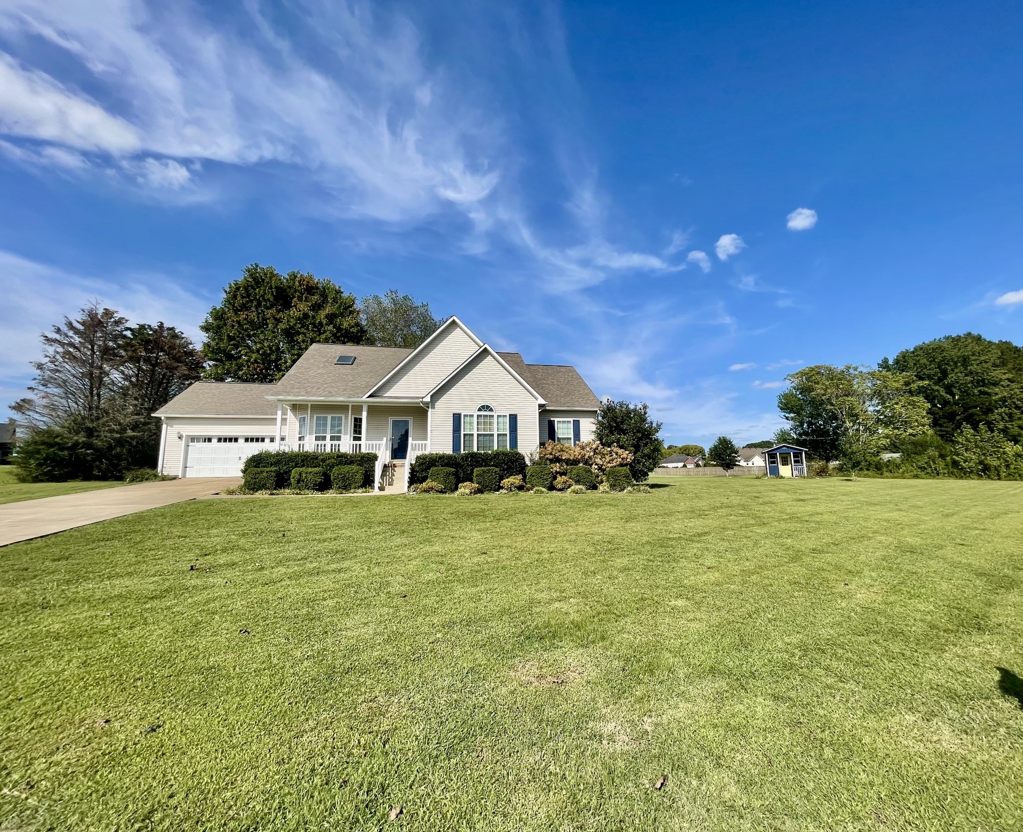 40 Harding Road Leoma, TN 38468 - Photo 2 of 35 a front view of a house with a garden