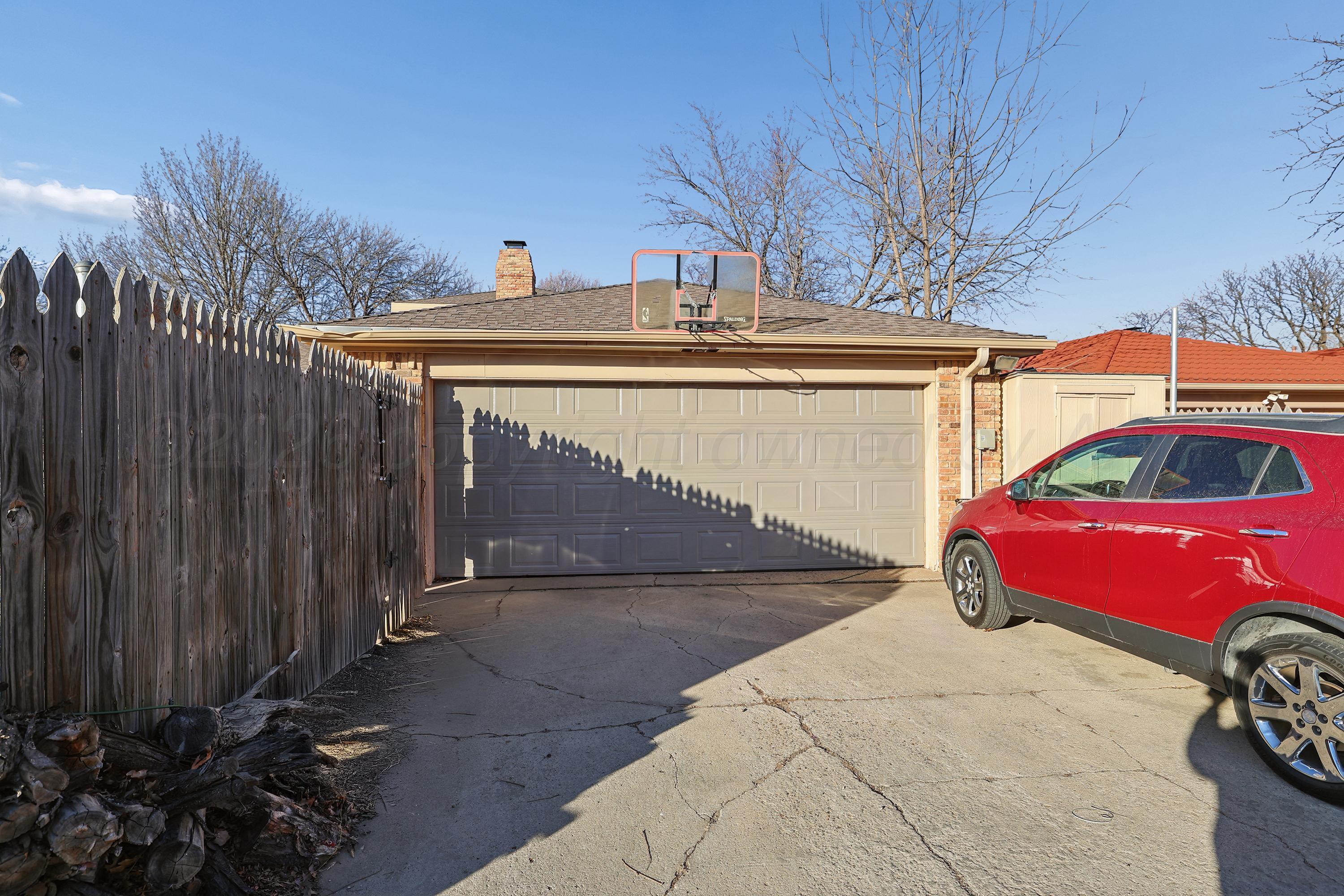 7609 Poppin Lane Amarillo, TX 79121 - Photo 11 of 34 40-Garage