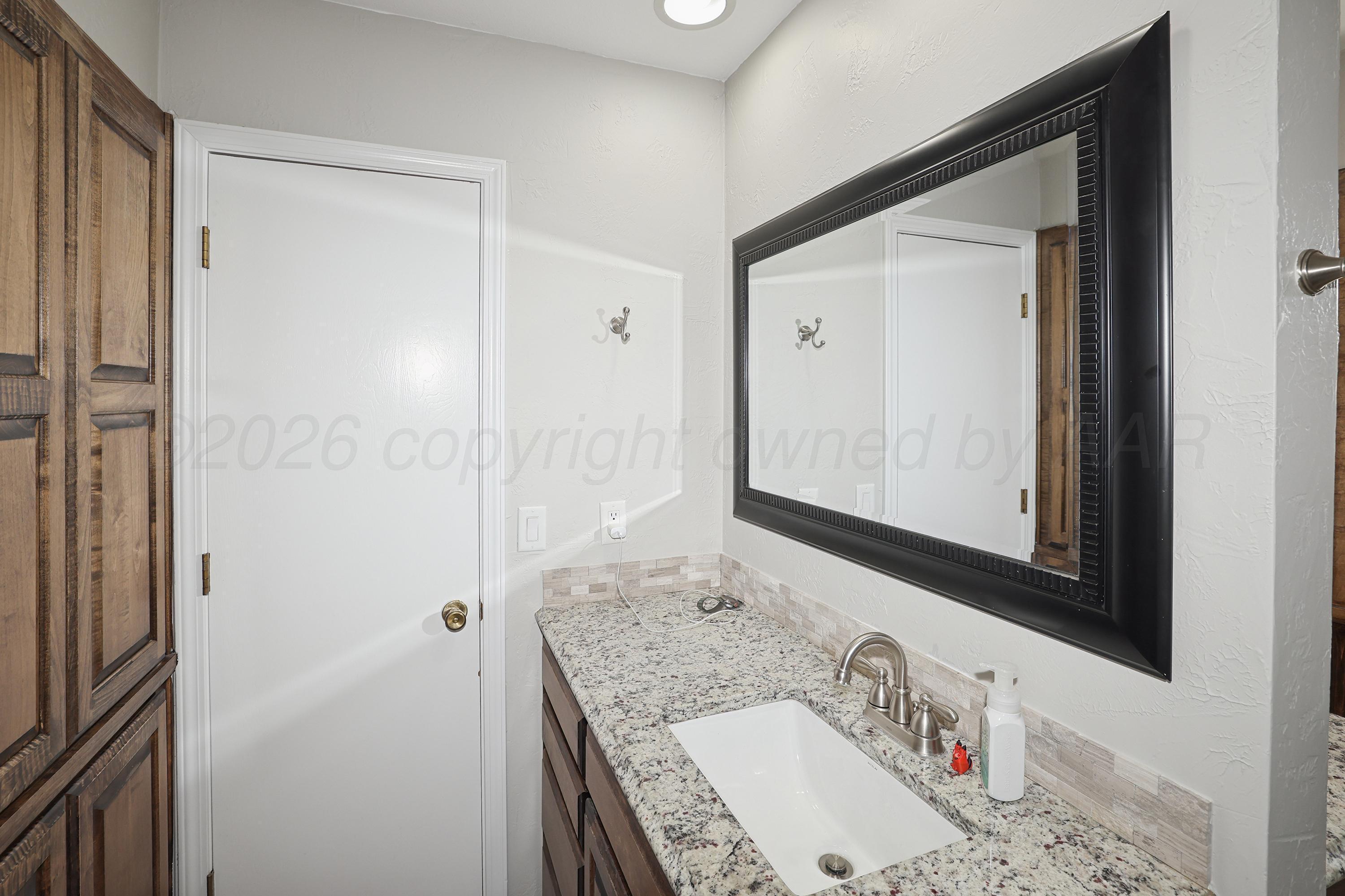 7609 Poppin Lane Amarillo, TX 79121 - Photo 22 of 34 21-Primary Bath