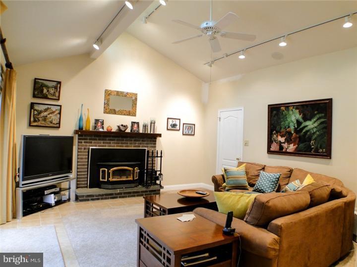 110 Penn Oak Road Flourtown, PA 19031 - Photo 4 of 15 Family Room