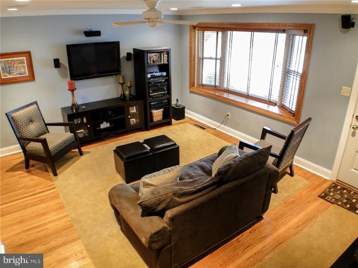 110 Penn Oak Road Flourtown, PA 19031 - Photo 7 of 15 Living Room