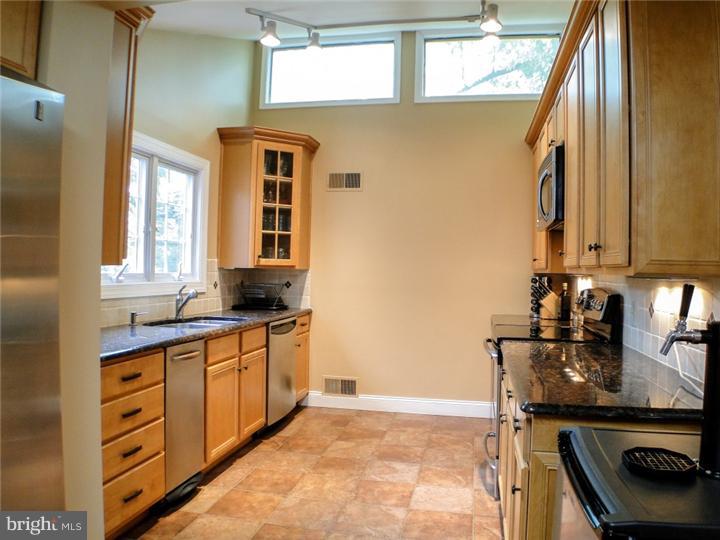 110 Penn Oak Road Flourtown, PA 19031 - Photo 9 of 15 Kitchen