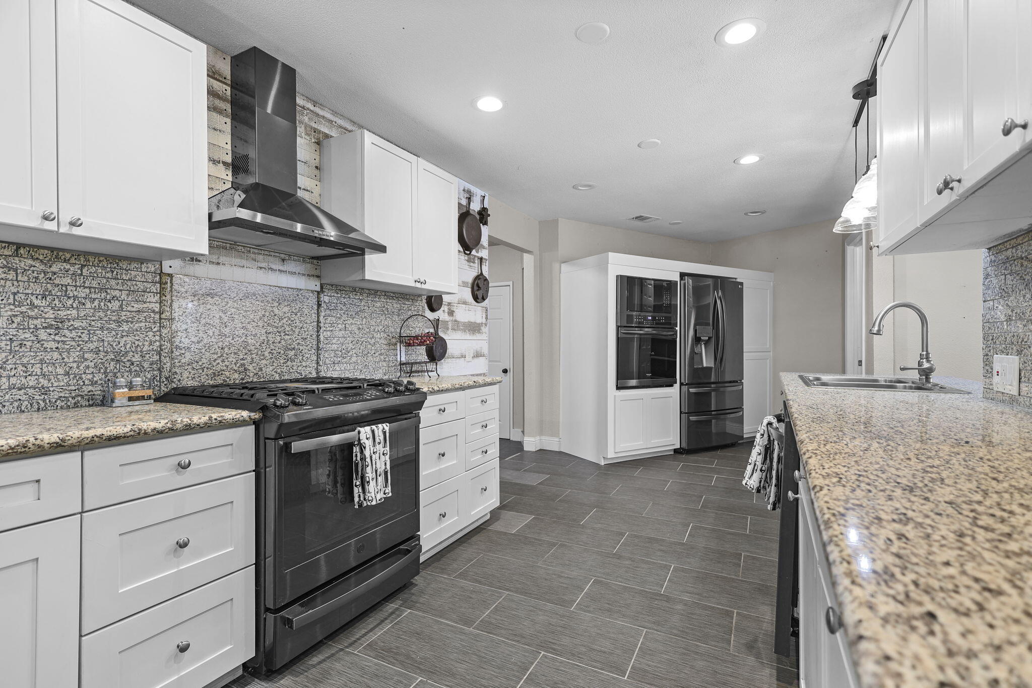 9027 Silver Bridge Road Palo Cedro, CA 96073 - Photo 13 of 104 Kitchen